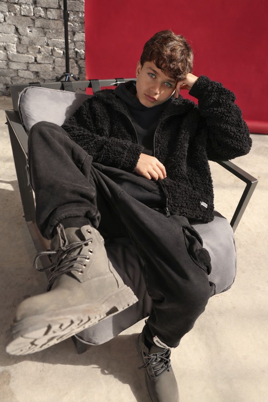 The black Teddy hug jacket- youth